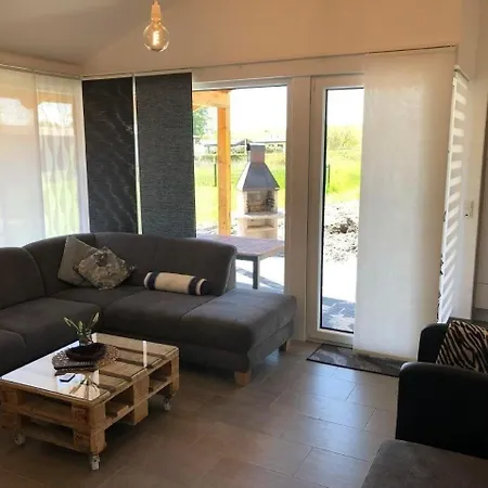 E21 Freistehendes Haus Mit Garten Und Deichblick