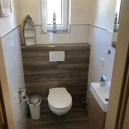 E21 Freistehendes Haus Mit Garten Und Deichblick *